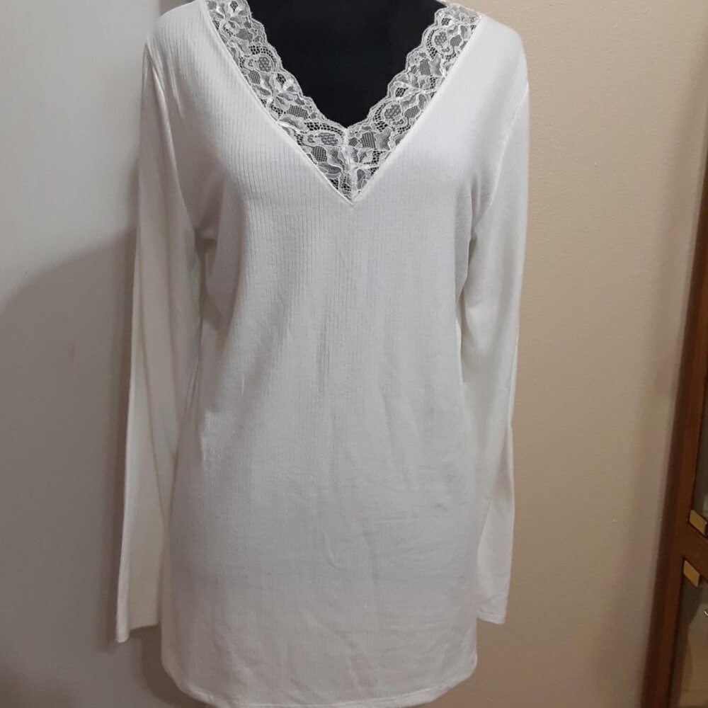Torrid Super Soft Rib Lace Trim V-neck Top Size 1X White Blouse Long Sleeved